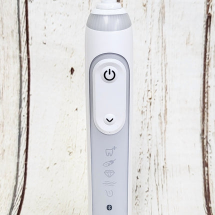 Braun Oral-B Genius X Limited 6 Cleaning Modes Electric Toothbrush + Trave Case