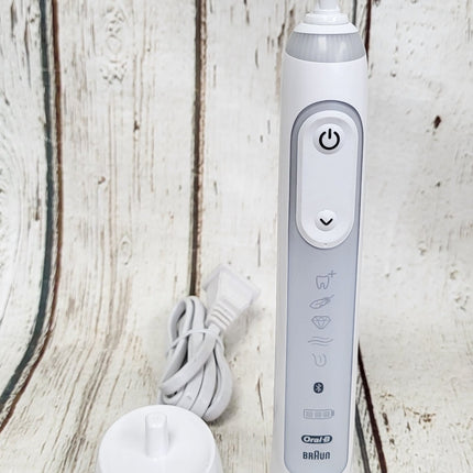 Braun Oral-B Genius X Limited 6 Cleaning Modes Electric Toothbrush + Trave Case