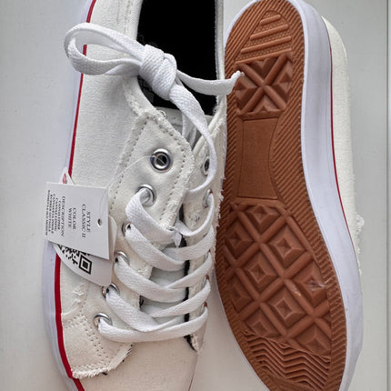 Gotta Flurt Women's Classic II White Canvas Low-Top Sneaker