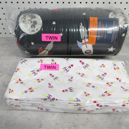 AMAZON BASICS KIDS 5PC BEDDING SET TWIN
Easy-Wash Microfiber Bed-in-a-Bag Bedding Set - Twin, Space Rockets