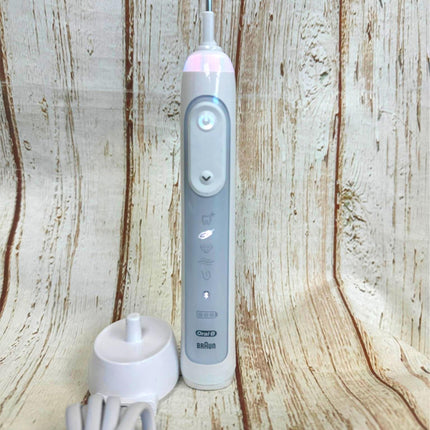 Braun Oral-B Genius X Limited 6 Cleaning Modes Electric Toothbrush - WHITE/GREY
