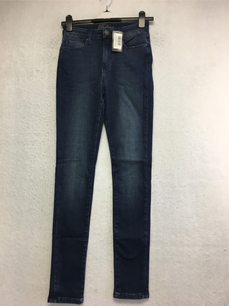 New BELLINA Skinny High Rise Mid-Tone Size 4