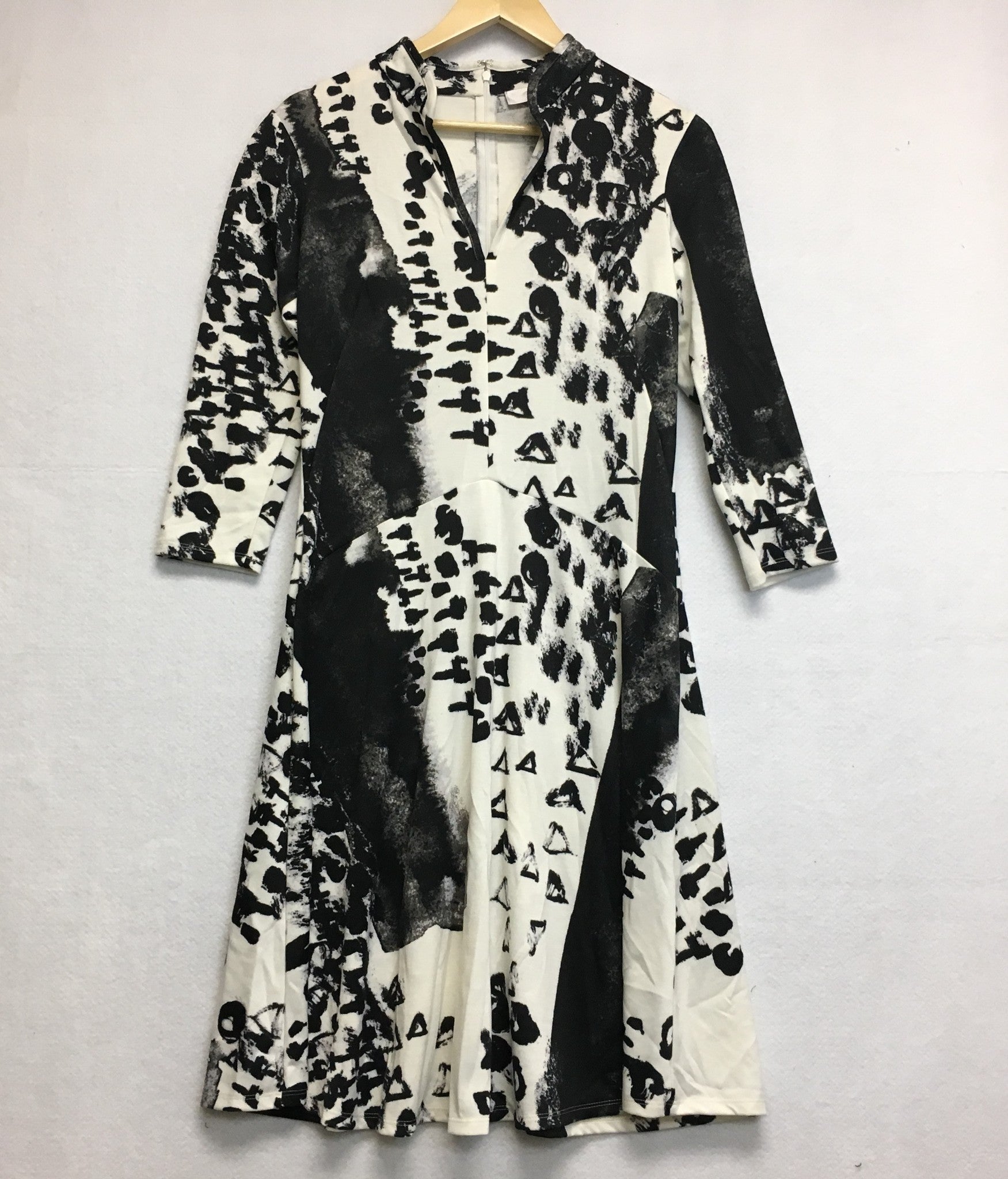 New N Natori Printed Ponte Dress Ivory/Black 6