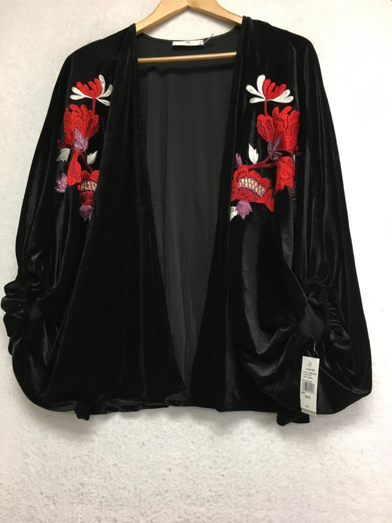 NEW N NATORI Women's Solid Velvet Floral Jacket in Black - Size M/L