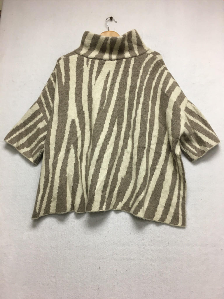 New MARLA WYNNE Turtleneck  Poncho Top Sand/Animal Small