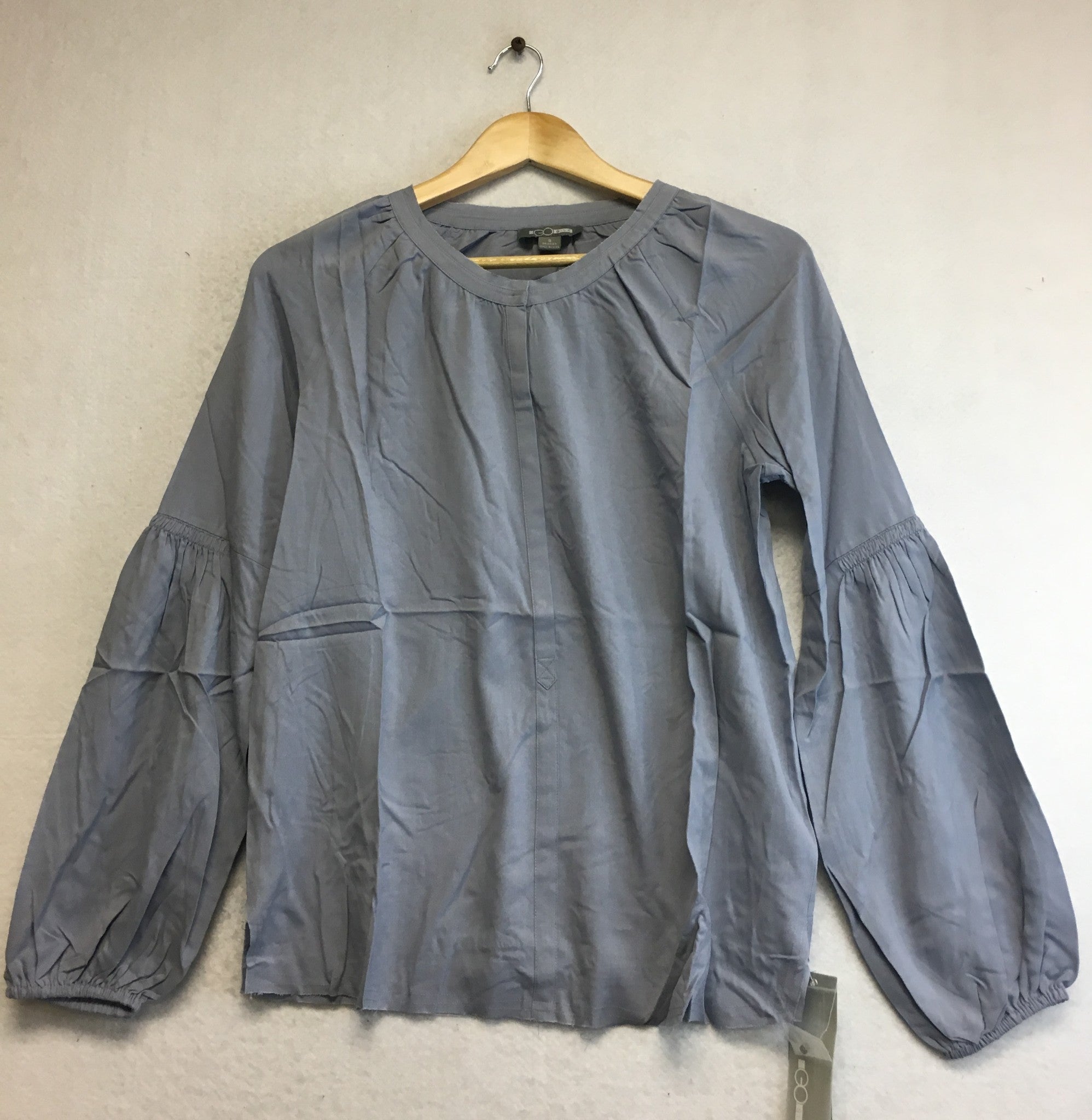 New GO Silk, GO Off Beat Top Chambray Small