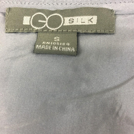 New GO SILK, Go Everywhere Top Chambray Small